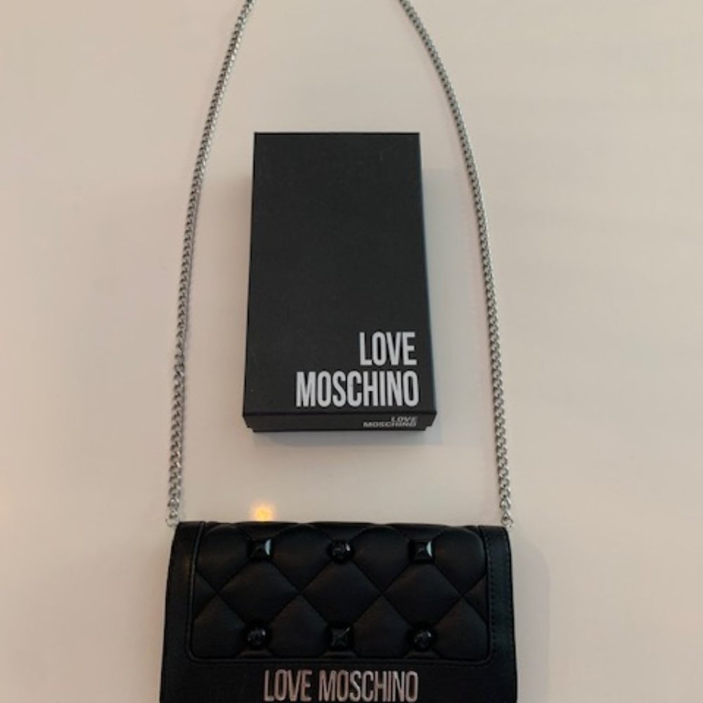 MOSCHINO WALLET - QUILTED LARGE WOMEN WALLET - BLACK.